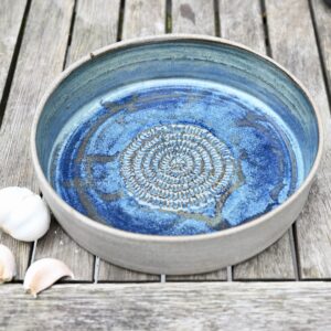 Nagy méretű fokhagymareszelő kék örvény