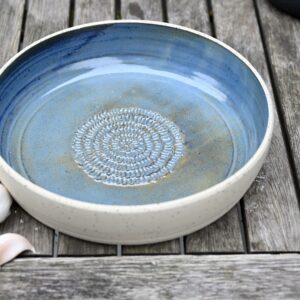 Nagy méretű fokhagymareszelő kékes